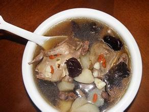 怀孕能喝鸽子汤怎么炖最营养,怀孕早期可以黑豆芝麻炖鸽子汤吗