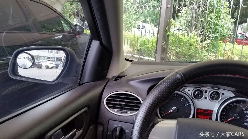 想买福克斯两厢车,2015款福克斯1.6手动优缺点