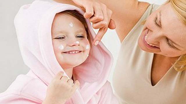 新生儿皮肤干燥怎么解决,新生儿皮肤干燥怎么护理