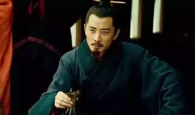 25出道29岁走红，“暖男专业户”的他如今又在用这个角色暖你……