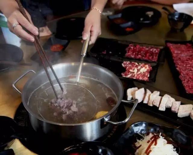 冷撒寒天的，咱大连不吃点火锅吃神马？