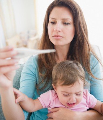 儿子发烧刚好妈妈又发烧了,儿子突然发烧妈妈却淡定