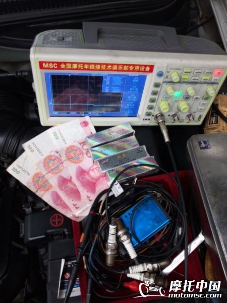 女司机开车起步不停熄火,女司机开车起步出错视频