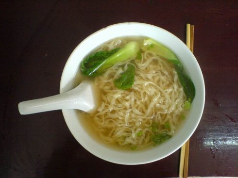 看似朴实无华的一碗清汤面,一碗让人满口留香的清汤面