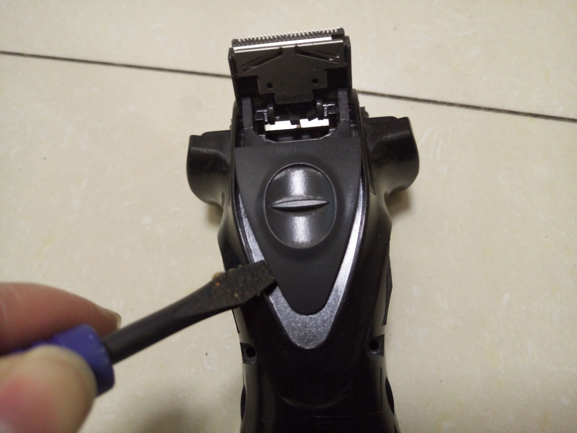 松下电动剃须刀怎样拆解维修,松下剃须刀es4027换电池教程