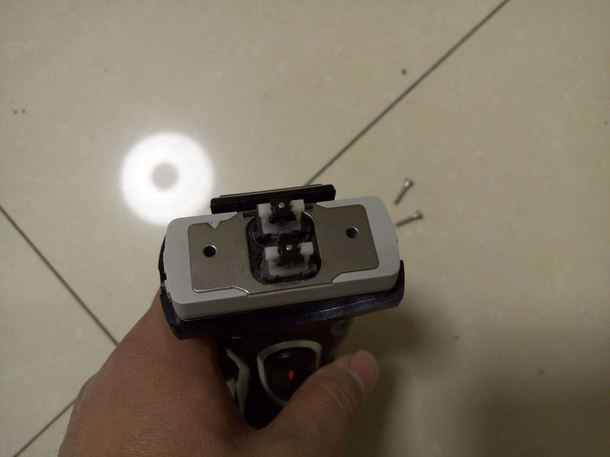 松下电动剃须刀怎样拆解维修,松下剃须刀es4027换电池教程