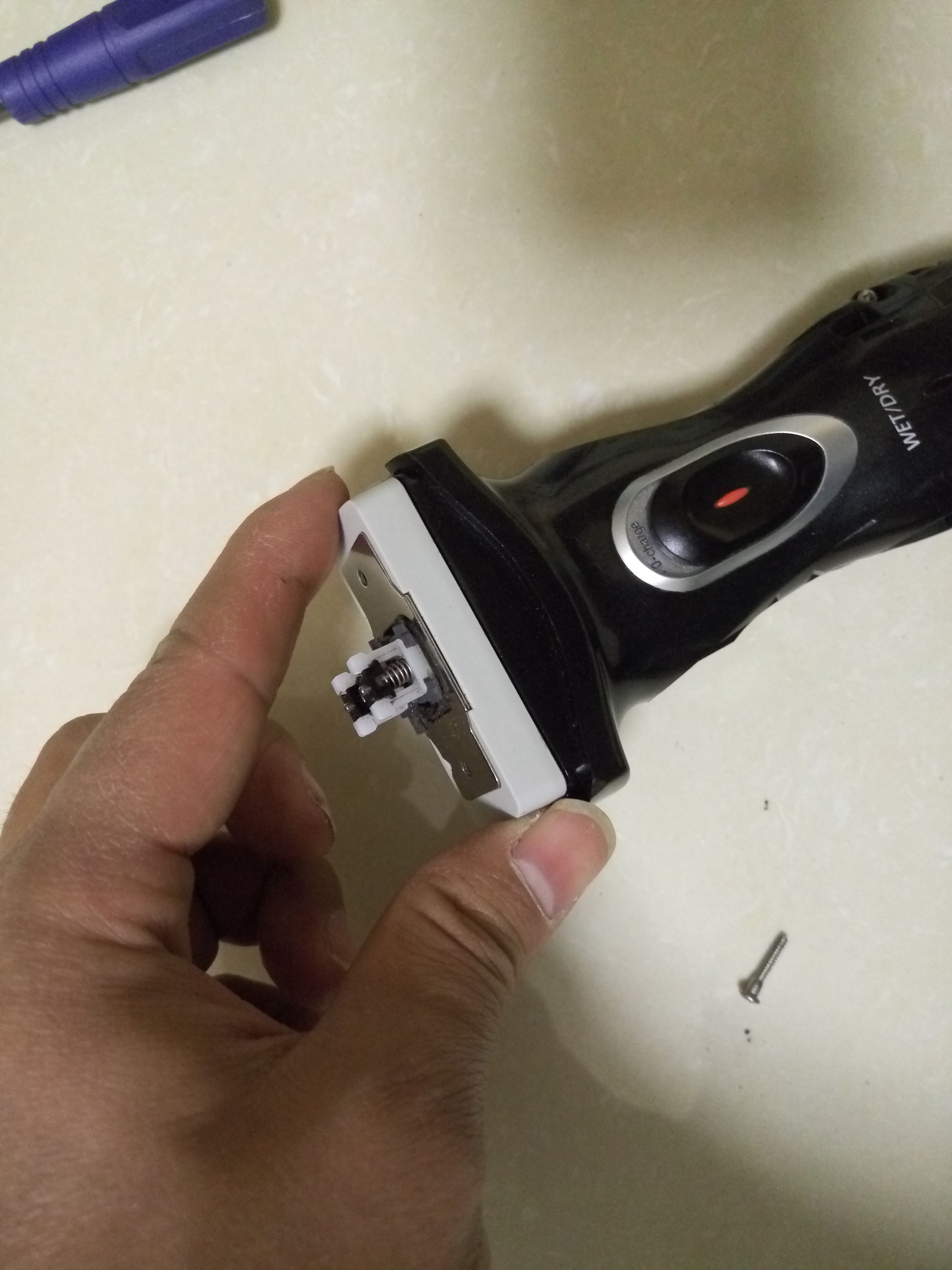 松下电动剃须刀怎样拆解维修,松下剃须刀es4027换电池教程