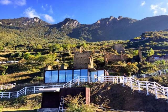 朋友圈里的新网红“浮云牧场”为何成功？