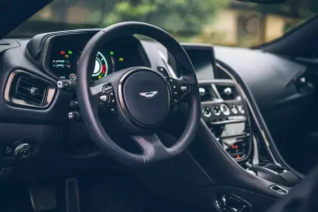 阿斯顿db11试驾,2022阿斯顿马丁db11敞篷版试驾