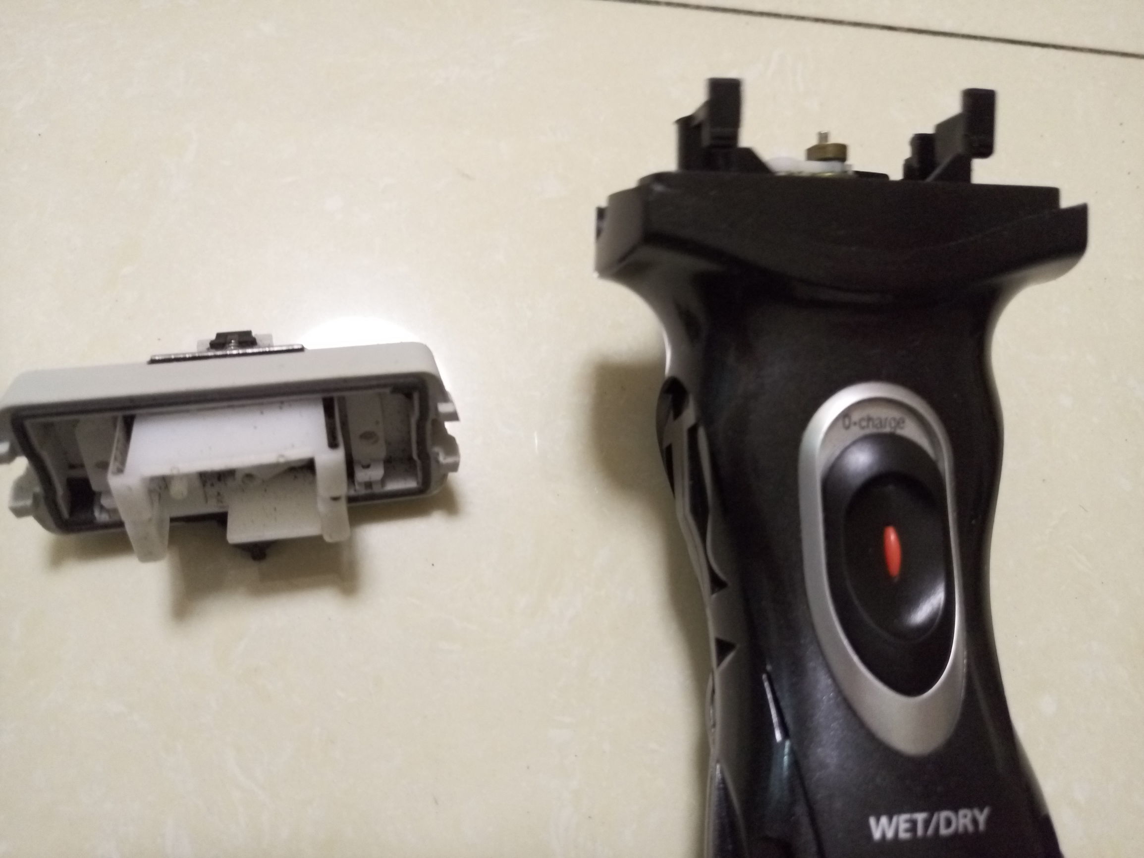 松下电动剃须刀怎样拆解维修,松下剃须刀es4027换电池教程