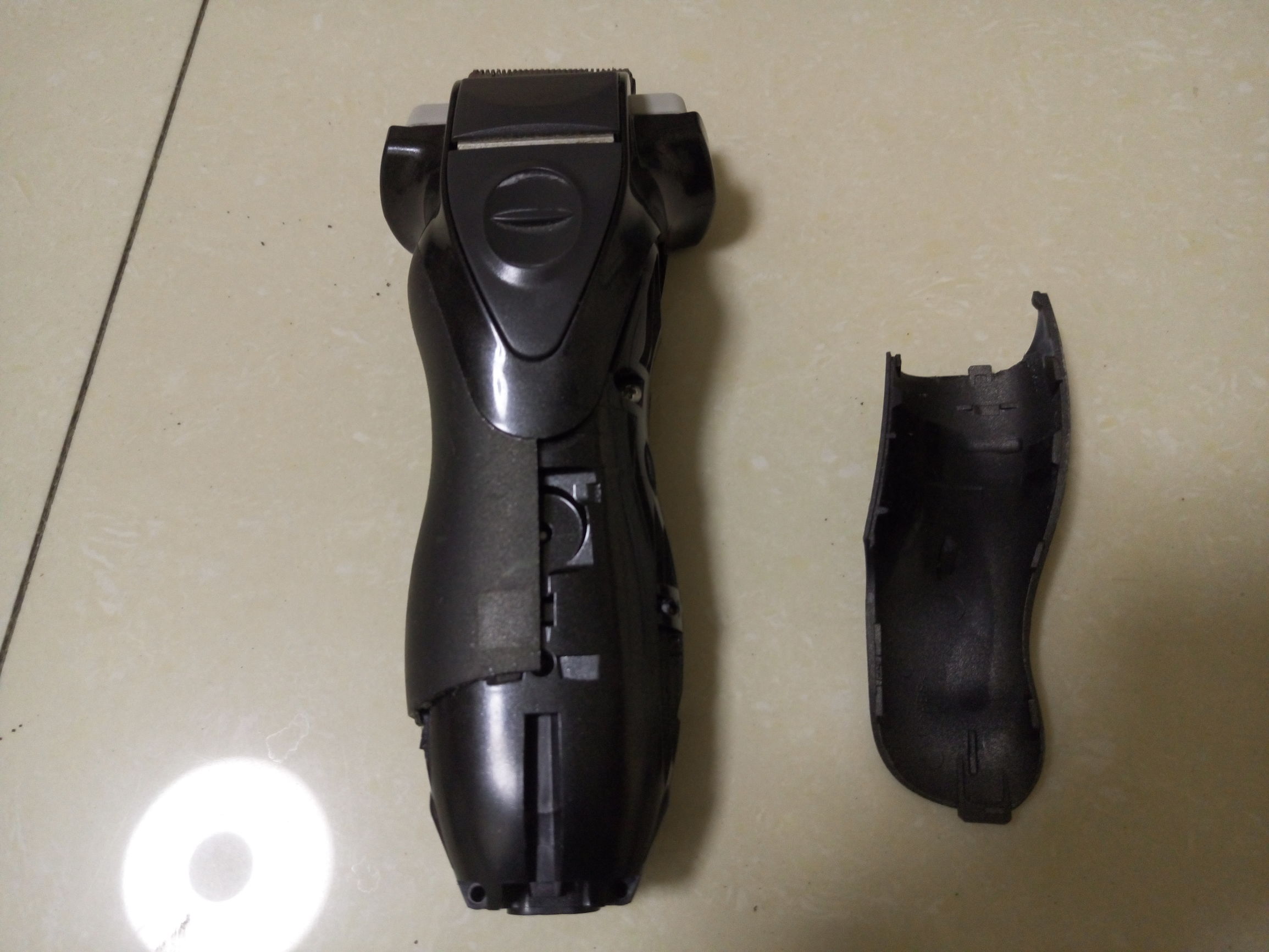 松下电动剃须刀怎样拆解维修,松下剃须刀es4027换电池教程