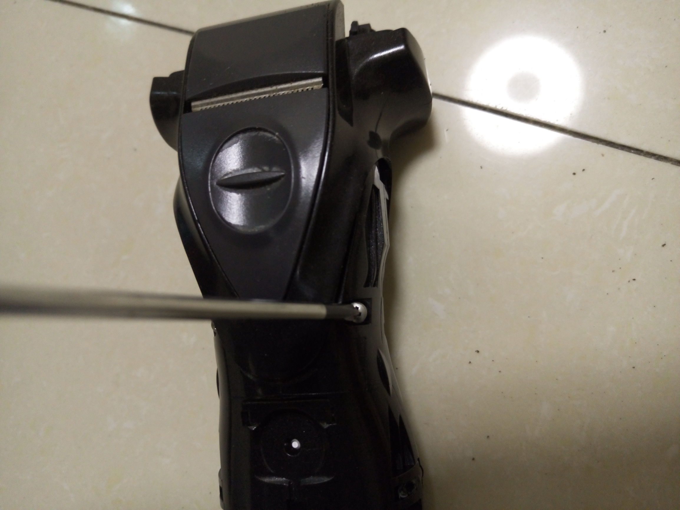 松下电动剃须刀怎样拆解维修,松下剃须刀es4027换电池教程