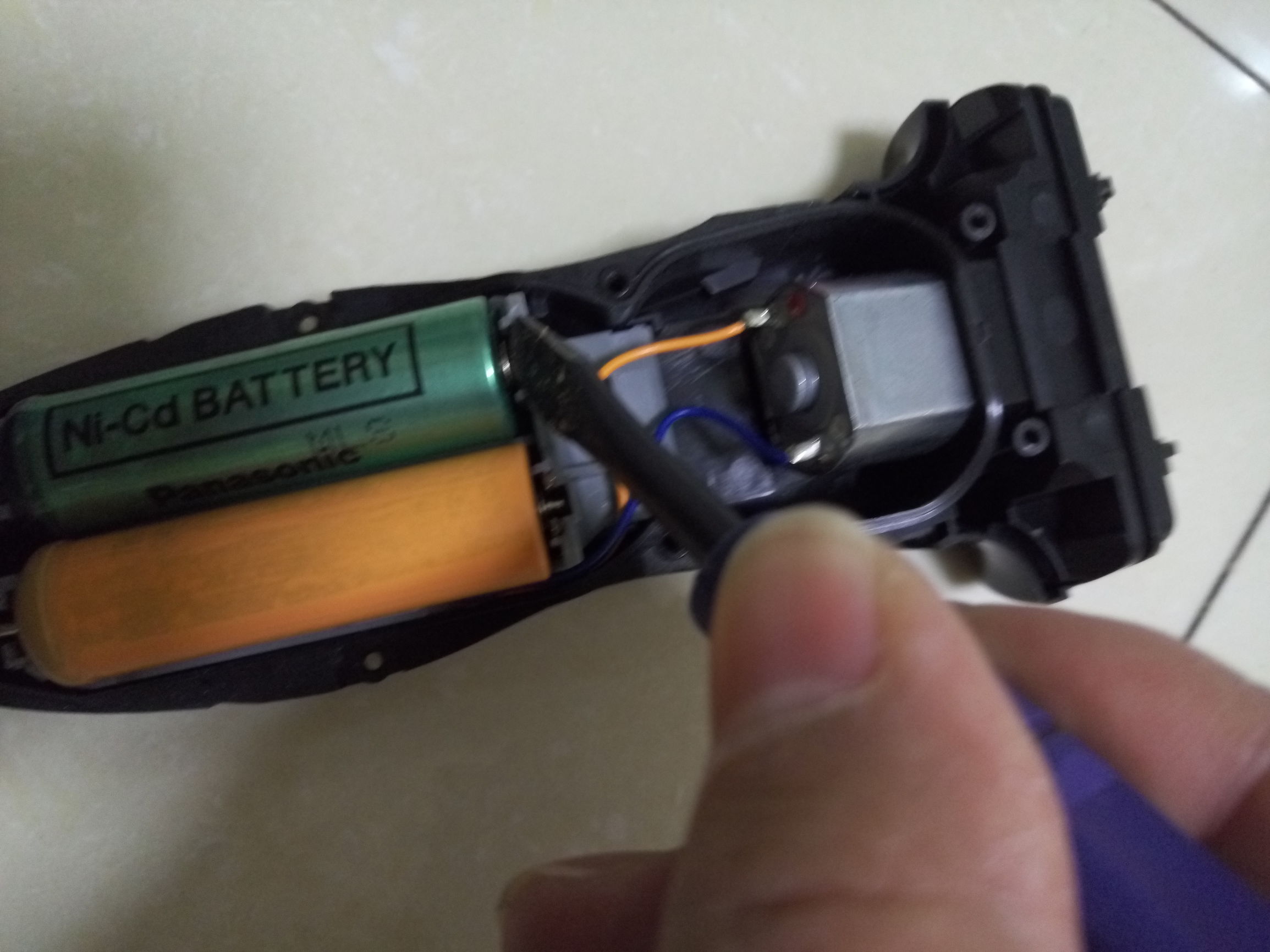 松下电动剃须刀怎样拆解维修,松下剃须刀es4027换电池教程