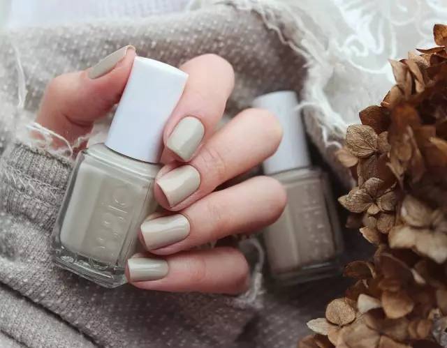 手不好看买什么颜色指甲油,什么牌子指甲亮油最好