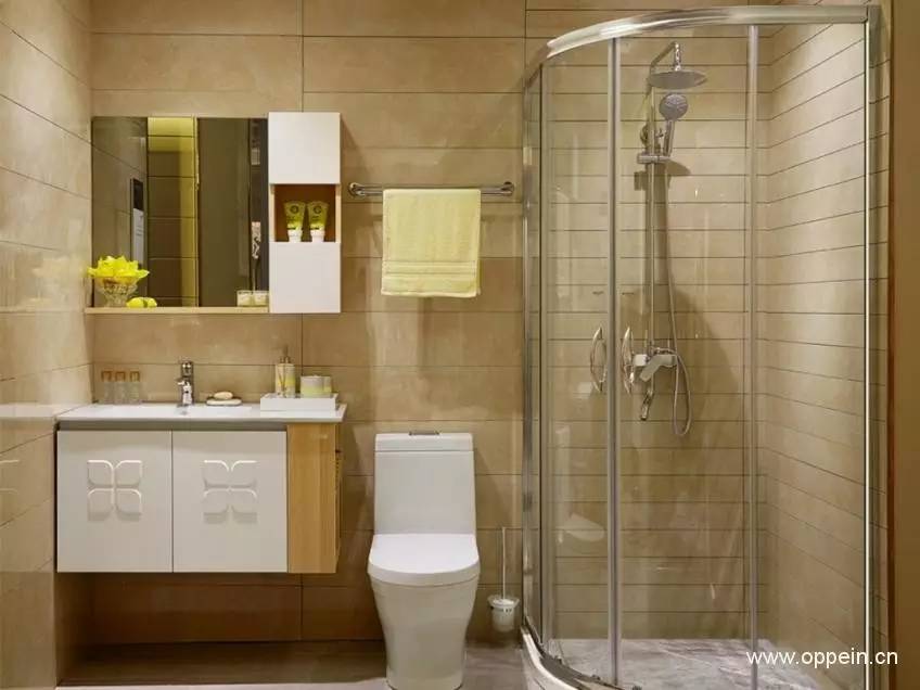 浴室用什么卫浴柜好,浴室杂乱无章