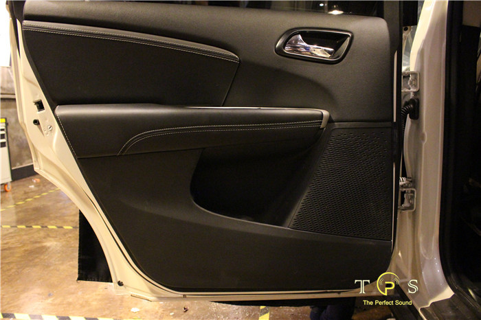 道奇酷威音响改装,道奇酷威改装外大包围