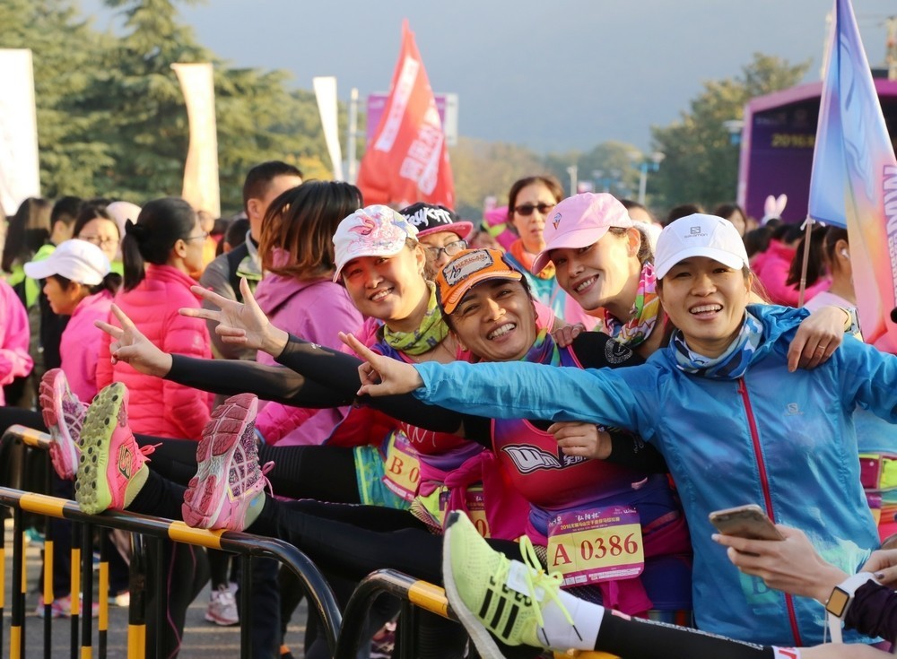 五千美女奔跑在山水画廊中是怎样一种感受？今天无锡又有一场马拉松，连奥运冠军都来啦！