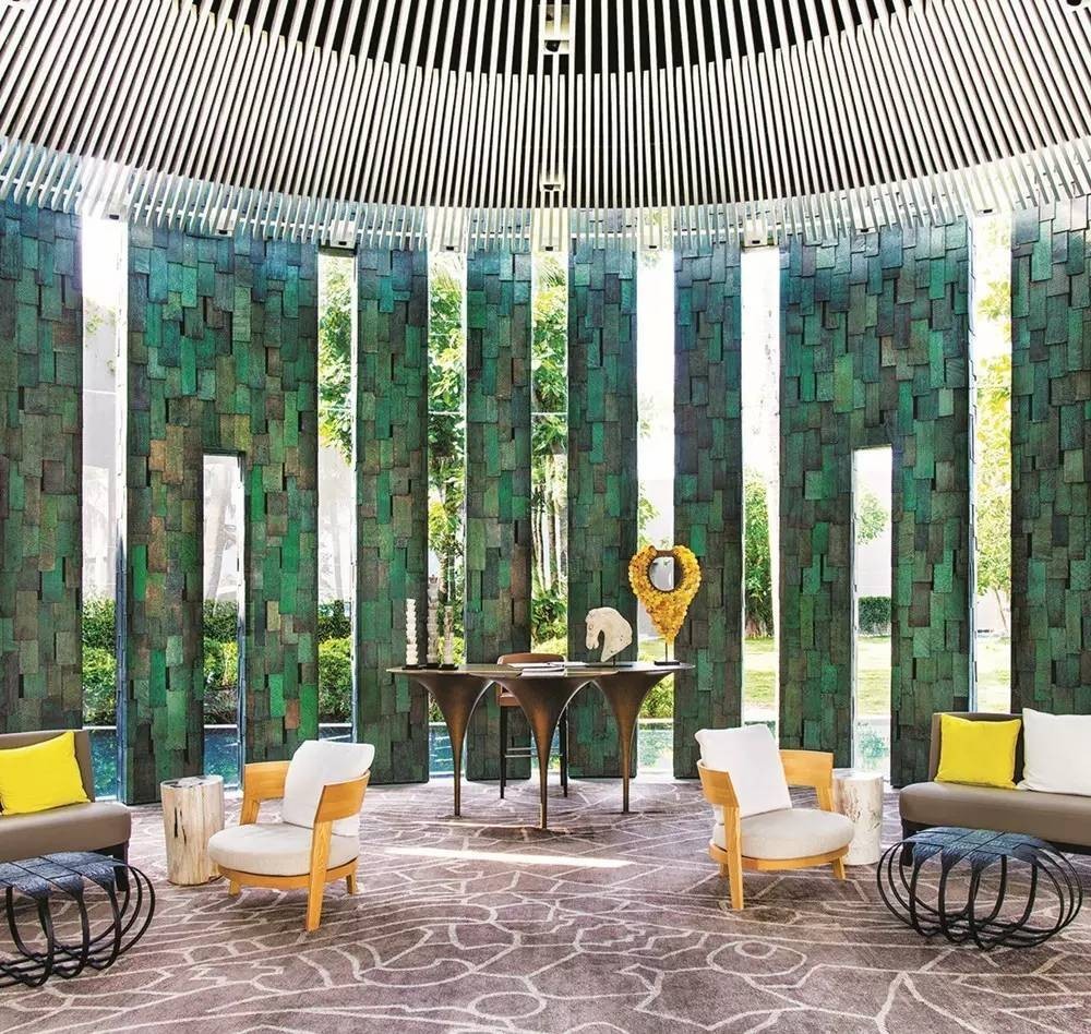 「设计师俱乐部」随意用350美元的碟子盛载食物，披上3500美元浴袍的奢华酒店，你感受过了吗？