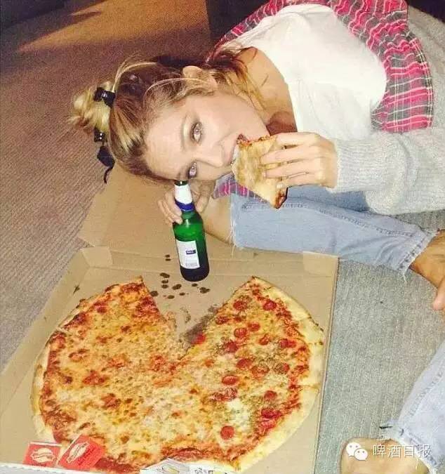 维密天使们也喝啤酒，啤酒跟啤酒肚真的没关系