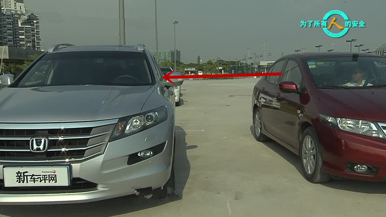 侧方停车位正确的倒车方法,新手倒车停车最笨办法