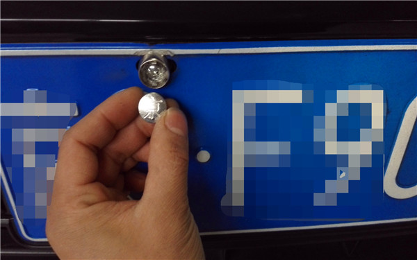 怎么安装车牌号步骤图解,怎么安装车牌照