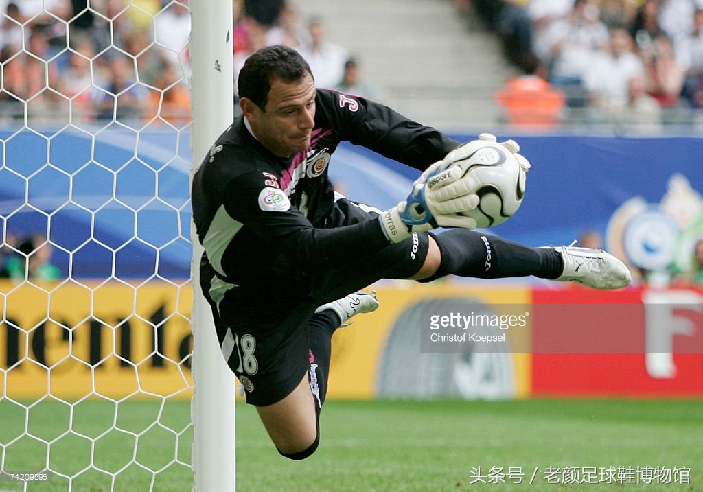 足球鞋历史第一战靴,历史最好碎钉足球鞋