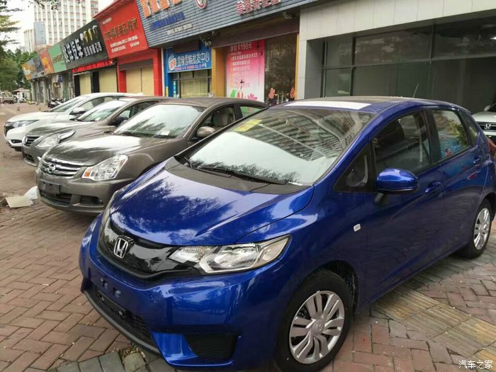 蓝色的飞度为什么便宜,蓝色飞度好看吗