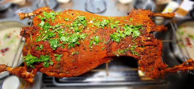 我要投诉这些店！藏在卡卡角角的烂棚棚，排队排了3天才吃到！