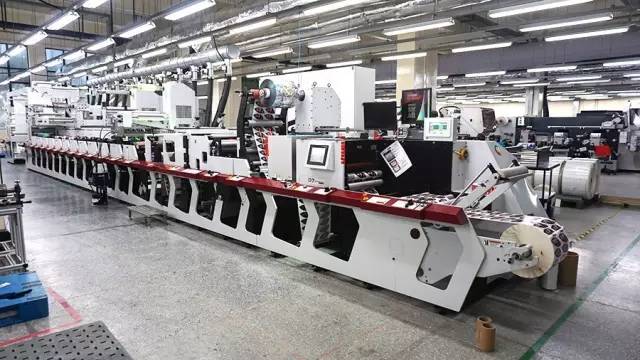 他家生产的标签，在宝洁、可口可乐、飞机上都有份！