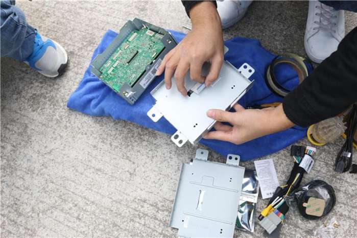 英朗装畅影CE导航模块加倒车后视，科技无处不在