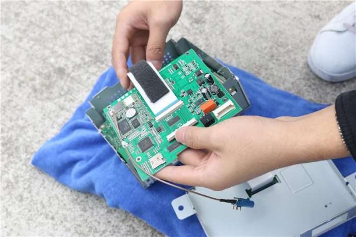 英朗装畅影CE导航模块加倒车后视，科技无处不在