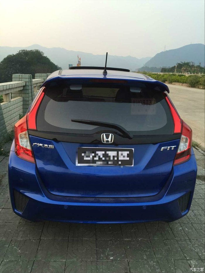 蓝色的飞度为什么便宜,蓝色飞度好看吗