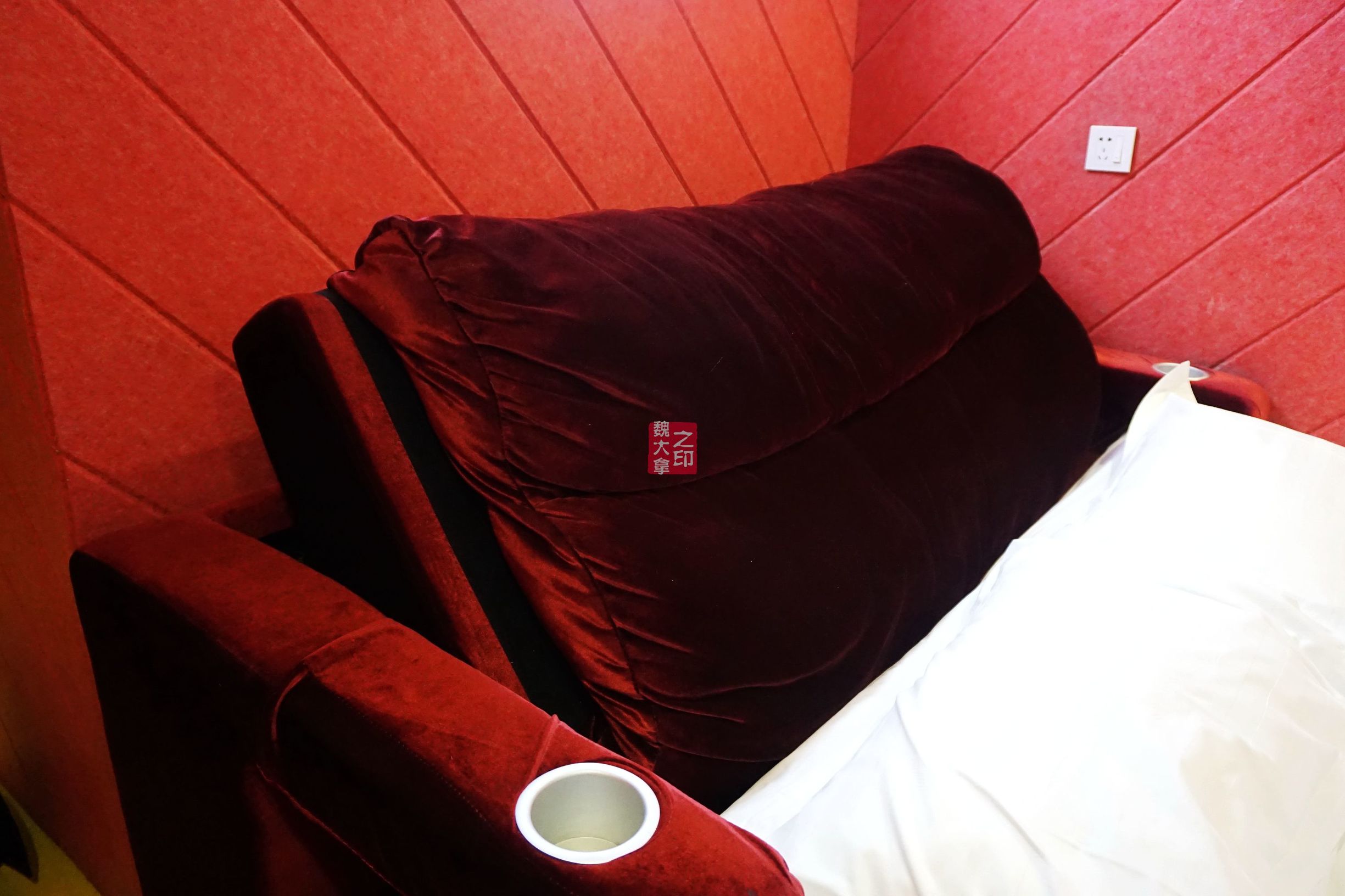 可以躺着看电影的酒店,附近电影主题酒店推荐