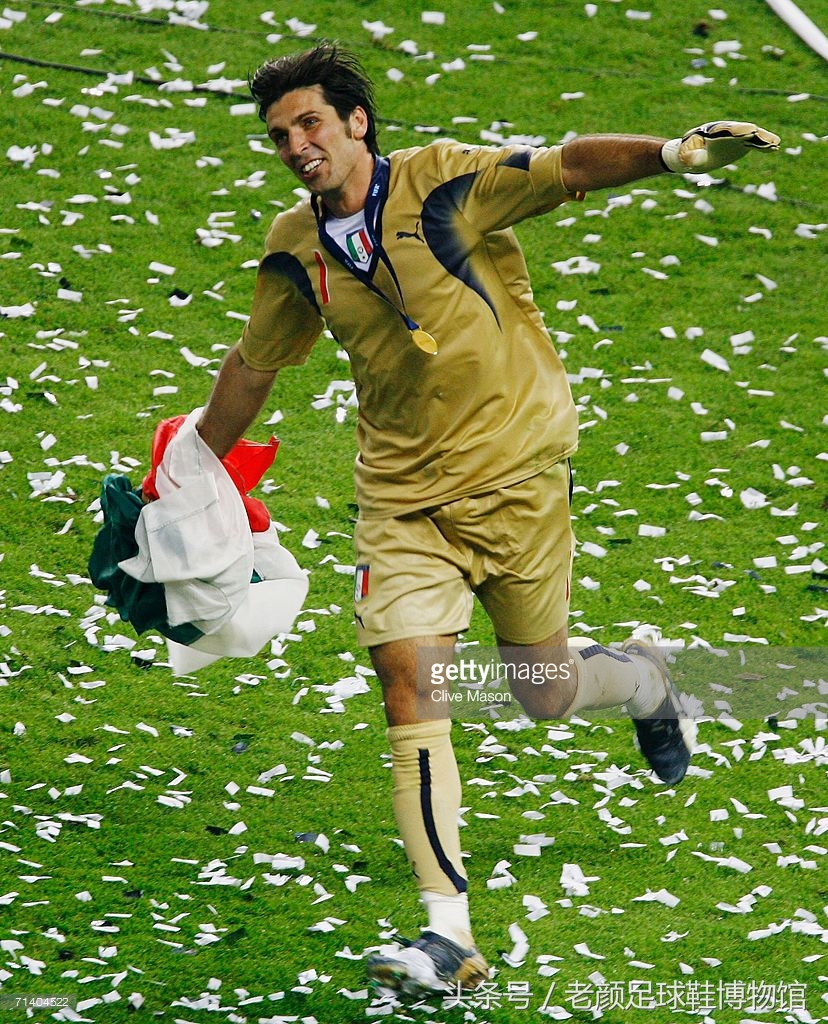 足球鞋历史第一战靴,历史最好碎钉足球鞋