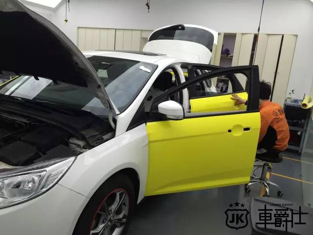 常州经典福克斯两厢改色膜,22款福克斯两厢st-line改色