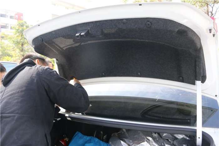 英朗装畅影CE导航模块加倒车后视，科技无处不在