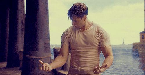 为了这些“C*杯罩**”，超级英雄们足足练了50年