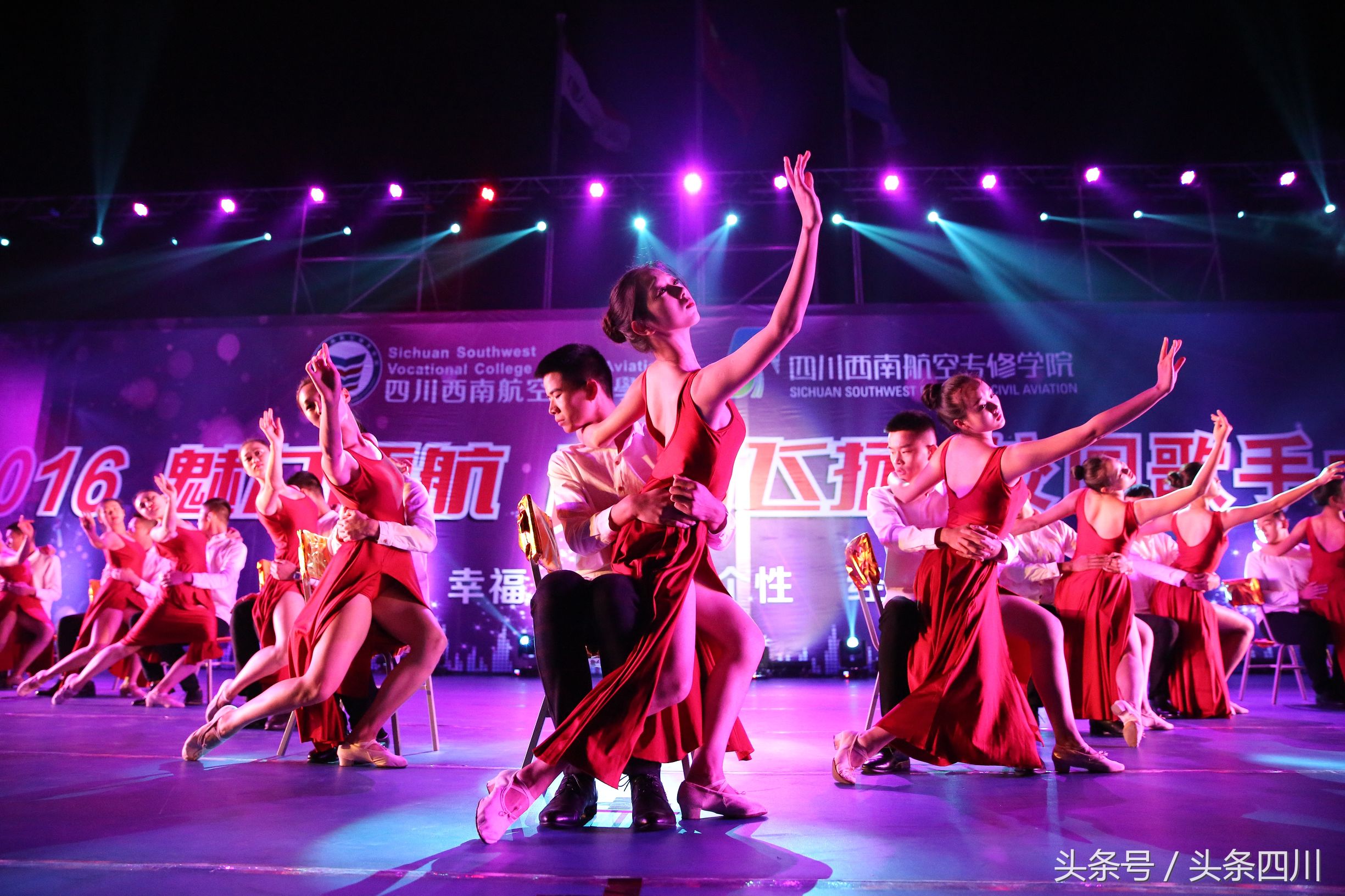 获得全球时尚盛典大奖，西航这个学校为什么这么时尚？