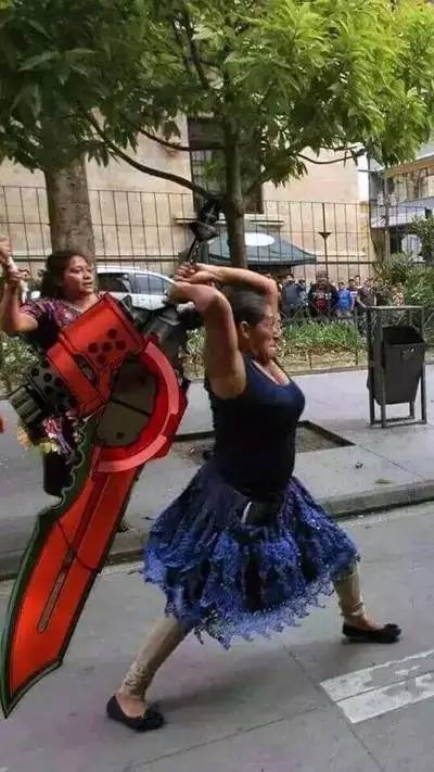 战斗民族大妈玩ak47,战斗民族的大妈有多强悍