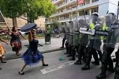 战斗民族大妈玩ak47,战斗民族的大妈有多强悍