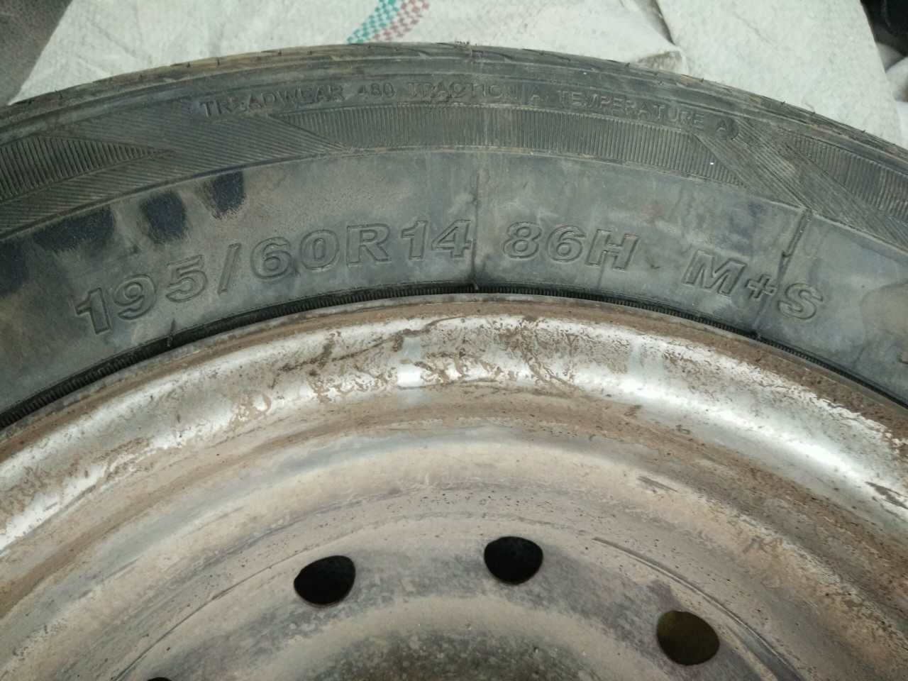 新轮胎炸了,新换的轮胎扎了怎么办