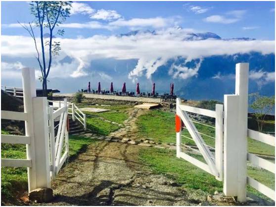 朋友圈现新网红“浮云牧场”四川藏区世界级资源正在起飞