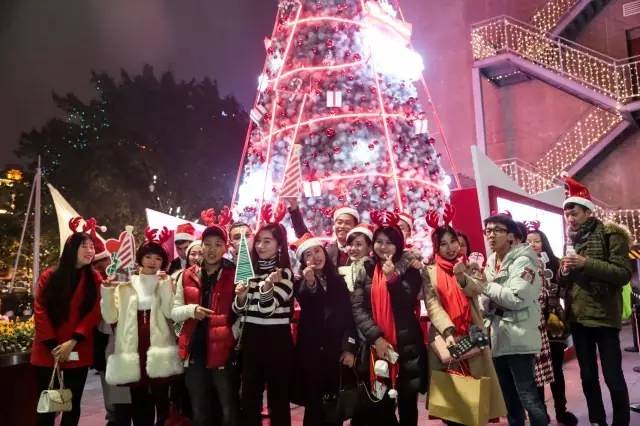 “圣诞大爷”们来成都了！随手把兰桂坊玩了个底朝天