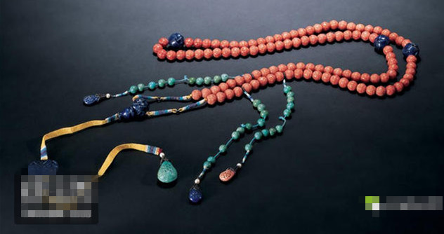 清朝28mm的翡翠朝珠值多少钱,清朝朝珠是发的还是官员自己买的