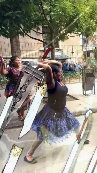 战斗民族大妈玩ak47,战斗民族的大妈有多强悍