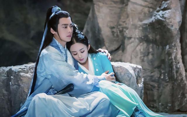 赵丽颖和李易峰同台甜蜜互动,赵丽颖李易峰一起领奖互相表白