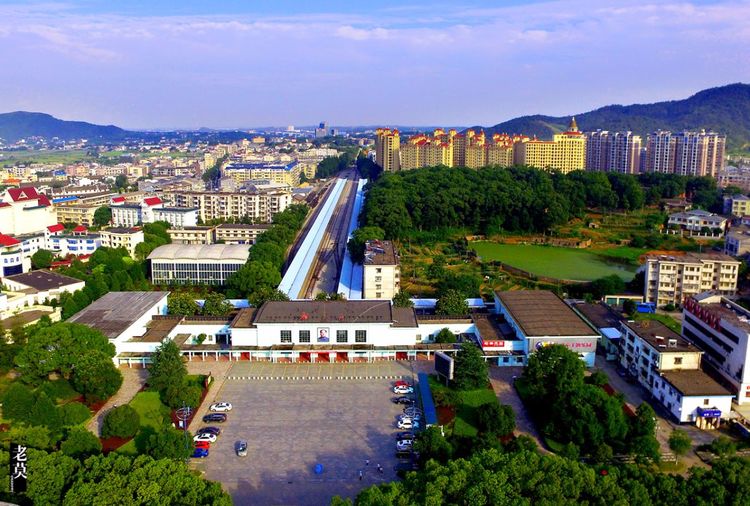 韶山伟人故居故事,韶山火车站历史资料