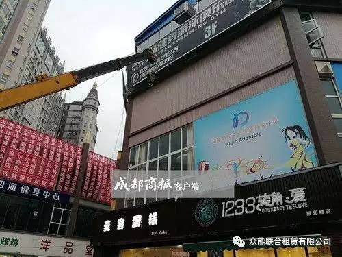 这些广告牌安装方式惊吓指数爆表！