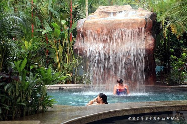 泡温泉享受的过程,泡完温泉吃自助餐