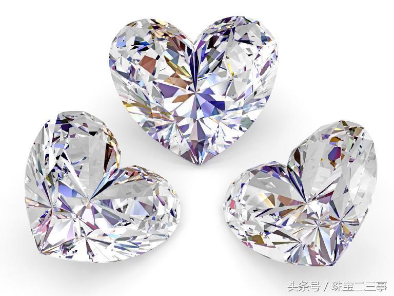能够一眼看出锆石和钻石的区别吗,天然锆石和莫桑钻哪个更像钻石